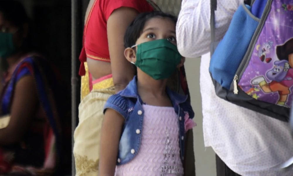 Κορωνοϊός: Τα παιδιά είναι εξίσου πιθανό να κολλήσουν, απλά δεν αρρωσταίνουν βαριά